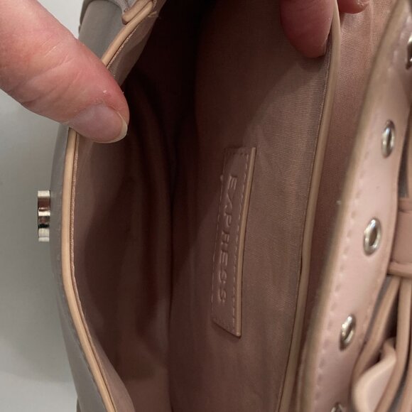 Express Pink Grommet Bow Crossbody Bag Purse Chain - Picture 3 of 7